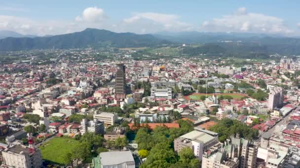 Luftaufnahme der Stadt Puli mit Gebäuden — Stockvideo