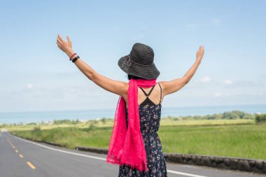 kadın feel ücretsiz seyahat