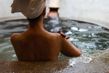 sıcak sprin kadına