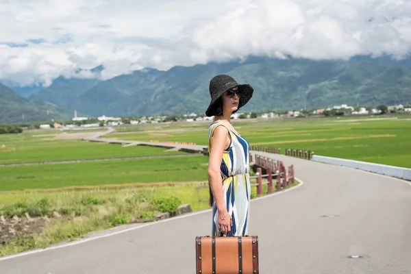 Aziatische vrouw reizen — Stockfoto
