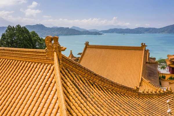 Sun Moon Gölü Wenwu tapınağında çatı — Stok fotoğraf