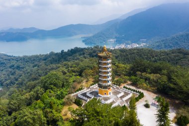 Güneş Ay Gölü'nde Ci En pagoda