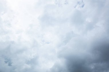 ağır bulutlu gökyüzü