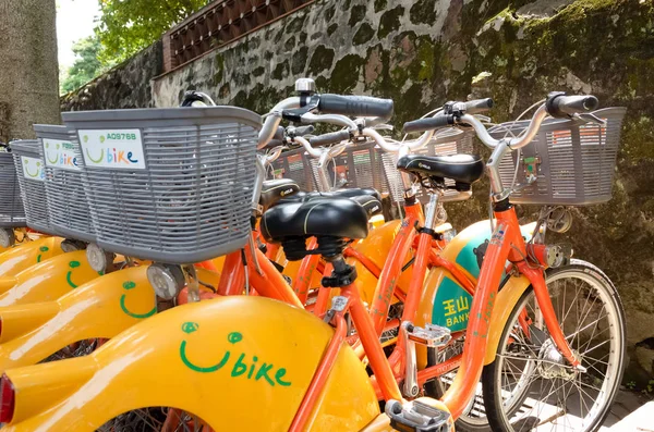 Row of bicycles called Ubike, a bike sharing system service — Stock Photo, Image