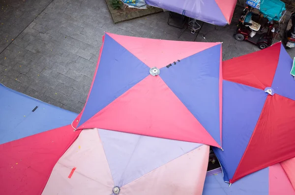 Top view of big umbrella at traditional marketplace — Stock Photo, Image