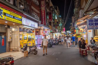 Fengchia gece pazarı turlar ve yerliler ile popüler oldu