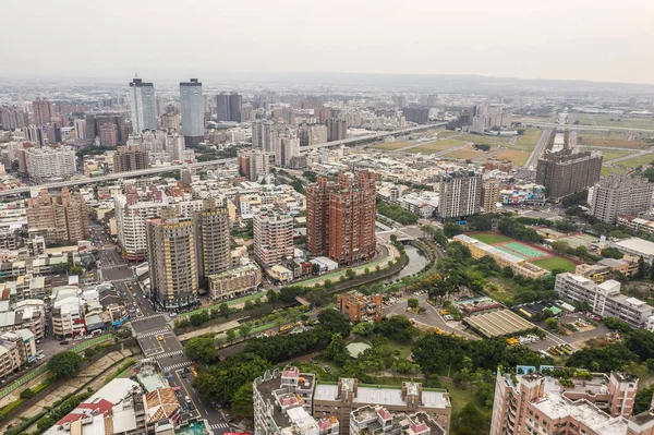 Stadtbild der Stadt Taichung mit Wolkenkratzern — Stockfoto