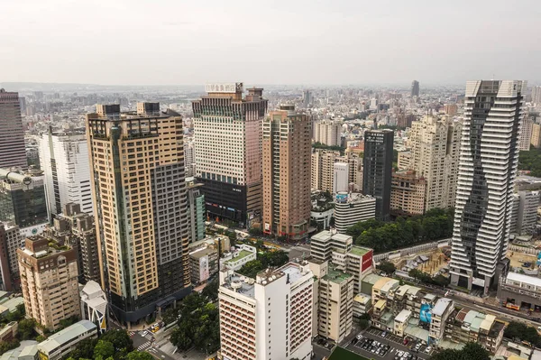 Paisaje urbano de Taichung ciudad con rascacielos — Foto de Stock