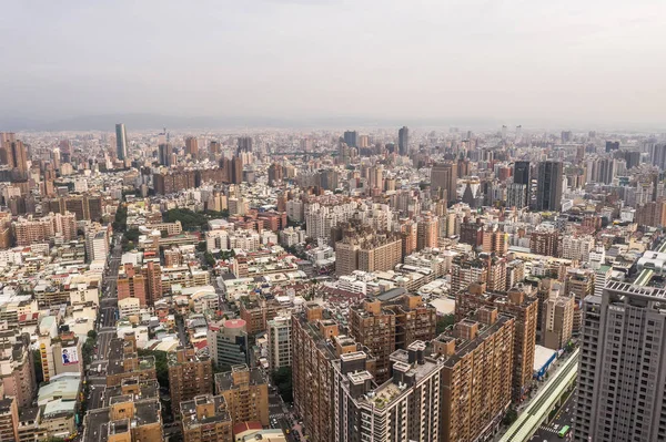 Paysage urbain de la ville de Taichung avec des gratte-ciel — Photo