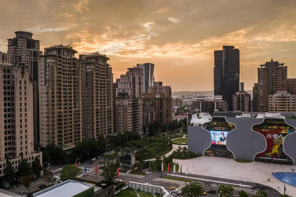 Cityscape of Taichung city with skyscrapers — Stock Photo, Image