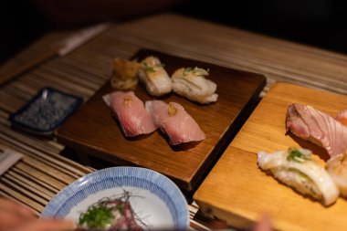 lezzetli Japon suşi