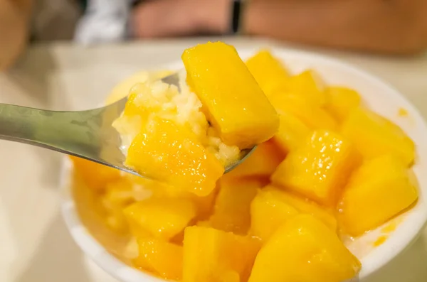 Beroemde Taiwanese hapjes van mango geschoren ijs — Stockfoto