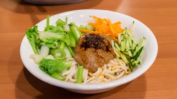 Aperitivos taiwaneses famosos de fideos de pasta de sésamo —  Fotos de Stock