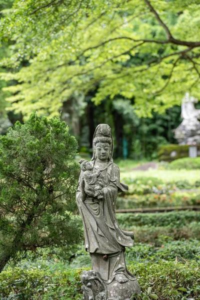 Antica statua in pietra bodhisattva — Foto Stock