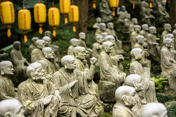 Skupina buddhistické Arhat kamenné sochy — Stock fotografie