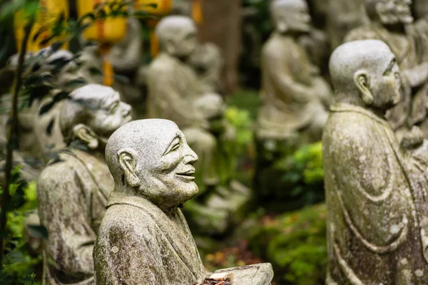 Skupina buddhistické Arhat kamenné sochy — Stock fotografie