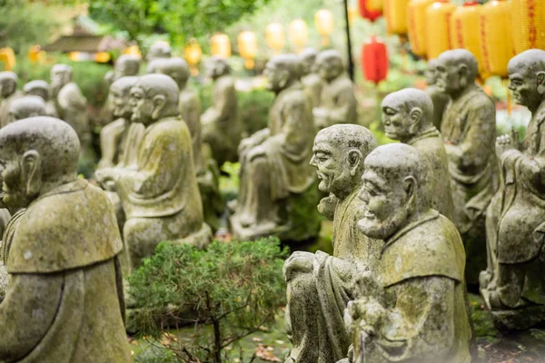 Skupina buddhistické Arhat kamenné sochy — Stock fotografie