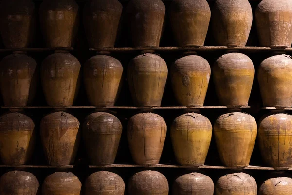 Filas de bebidas alcohólicas fermentadas — Foto de Stock