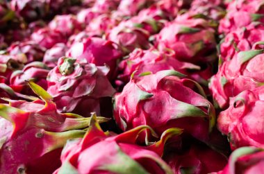 pide meyve yığınları