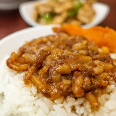 pirinç Çin kızarmış domuz atıştırmalıkları