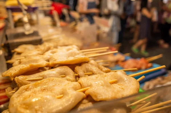 Tempura frit sur stand de frites taïwanaises — Photo