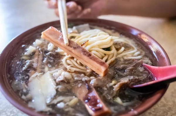 Fideos de sopa espesados taiwaneses —  Fotos de Stock