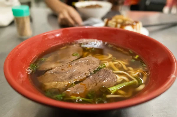 Sopa de macarrão de carne cozida em Taiwan — Fotografia de Stock