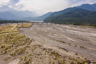 Dağlı altın miscit manzarası
