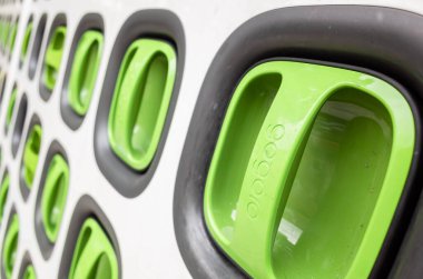 Gogoro pil paketleri için şarj istasyonu