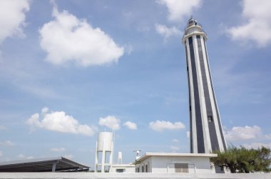 Bulutlar ile Fangyuan Deniz Feneri