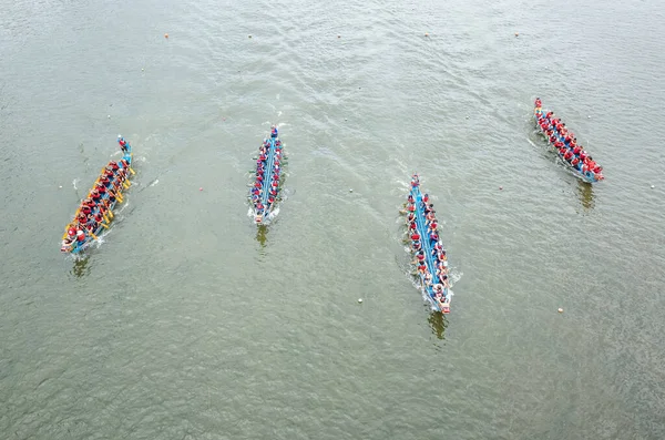 Competitivas carreras de barcos en el tradicional Dragon Boat Festival —  Fotos de Stock