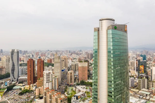 Stadsgezicht van Taichung met wolkenkrabbers — Stockfoto