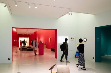 Taipei Güzel Sanatlar Müzesi 'ndeki insanlar