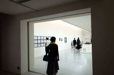 Taipei Güzel Sanatlar Müzesi 'ndeki insanlar