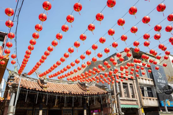 Červené lucerny visí na Cheng Huang Temple — Stock fotografie