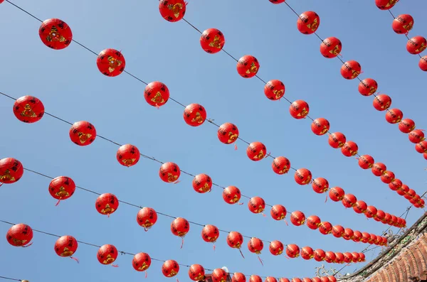 Red lanterns hang over on Cheng huang Temple — Stock Photo, Image