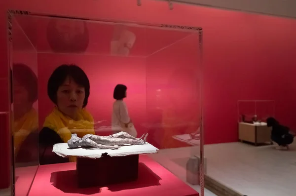 台北美术博物馆的人 — 图库照片