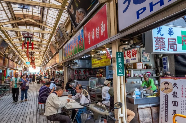 Huaxi Street Night Market at Taipei — 图库照片