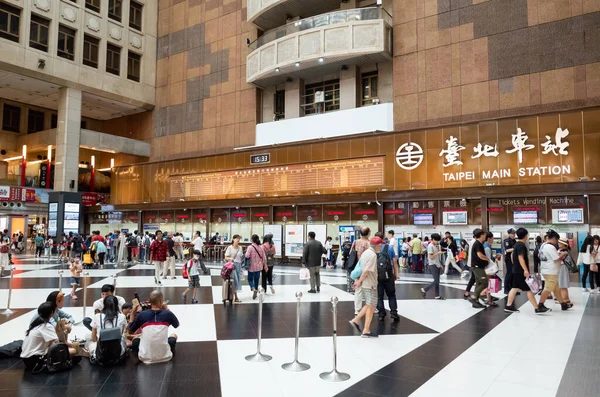 Tajpej Tajwan Sierpnia 2019 Architektura Głównego Dworca Kolejowego Tajpej Turystami — Zdjęcie stockowe