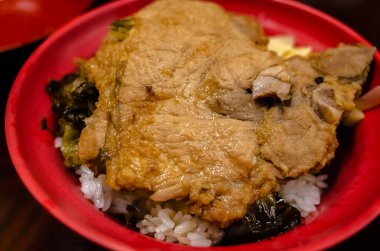 Tayvan usulü abur cubur, soya yahnisi ve pilav.