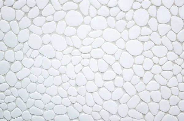 Wand Aus Ovalem Und Rundem Stein Auf Weißem Hintergrund — Stockfoto