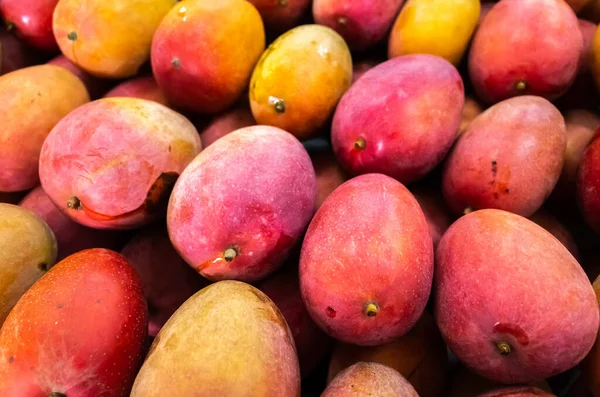 Stacks Mango Fruits Vivid Red Color Traditional Marketplace Taiwan — Stock Photo, Image