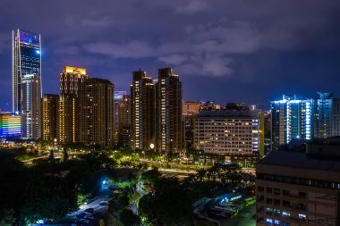 Taipei, Tayvan - 20 Ekim 2019: Gökdelenler, Taipei, Tayvan ile gece manzarası