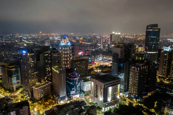 2019年10月19日 新北市 板橋の高層ビル群の夜景 — ストック写真