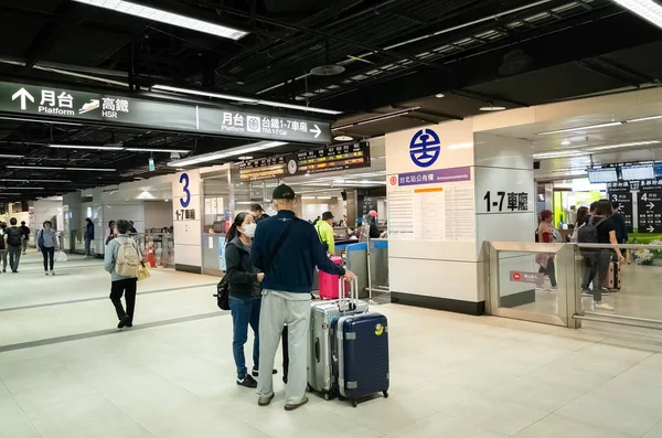 Taipeh Taiwan Oktober 2019 Menschen Bahnhof Taipeh Taiwan — Stockfoto