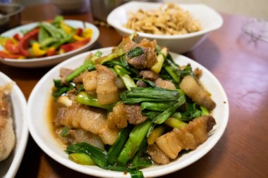 Masada et ve sebzeli ev yemeği.