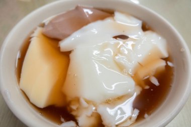 Tayvan usulü geleneksel tofu pudingi, yakın çekim görüntüleri.
