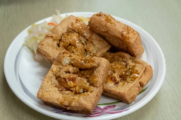 テーブルの上に台湾の有名な臭豆腐のお菓子 — ストック写真
