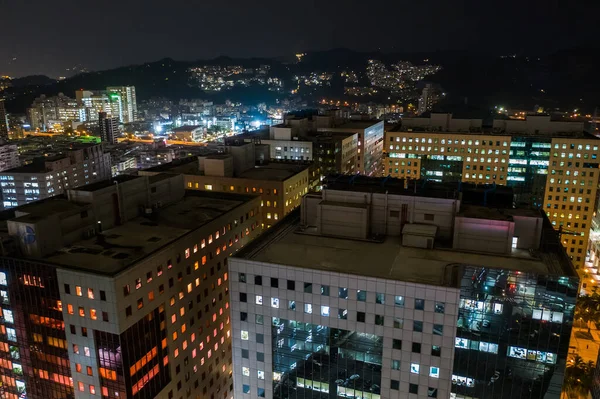 台湾新北市 2019年11月14日 台湾新北市中河の高層ビルや建物が立ち並ぶ夜景 — ストック写真