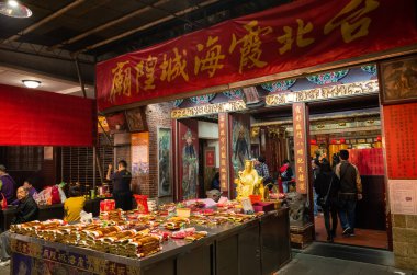 Taipei, Tayvan - 23 Ocak 2020: Taipei Xia Hai Şehir Tanrısı Tapınağının ünlü cazibesi, Taipei, Tayvan